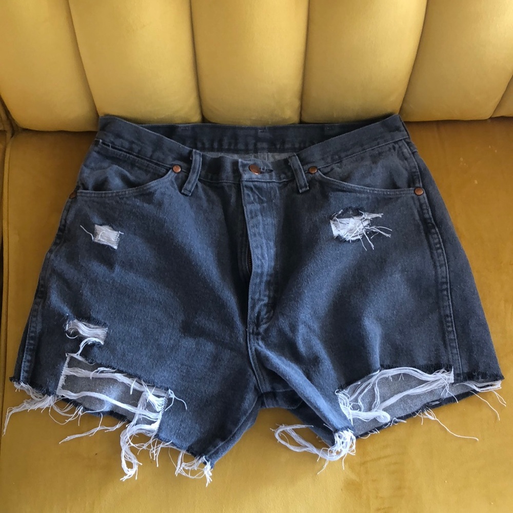 🐄Vintage distressed Wrangler shorts